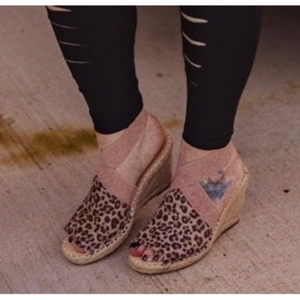 Size 7.5 Vintage 7 Eight Peep Toe Wedge Heel Animal Print Ankle Strap No Box - Picture 2 of 6